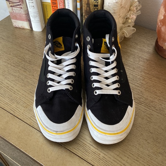 Vans - Picture 3 of 6